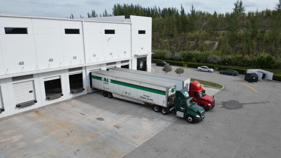 15 High Docks and 1 Ramp: Efficient loading and unloading capabilities.